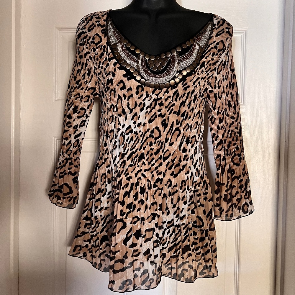 Dressbarn Women's Blouse Animal Print Bead Embellished Stretch Bell Sleeves Sz M